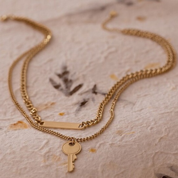 ⭐️Gold plated key pendant necklace - Picture 2 of 7